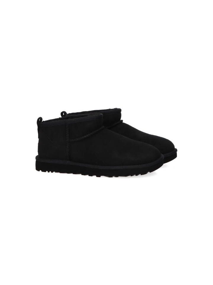 Blk boots Ugg 