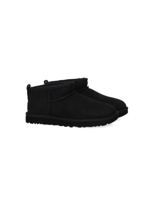 Blk boots Ugg