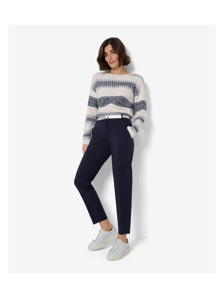 Donkerblauwe comfortabele broek met plooi Brax