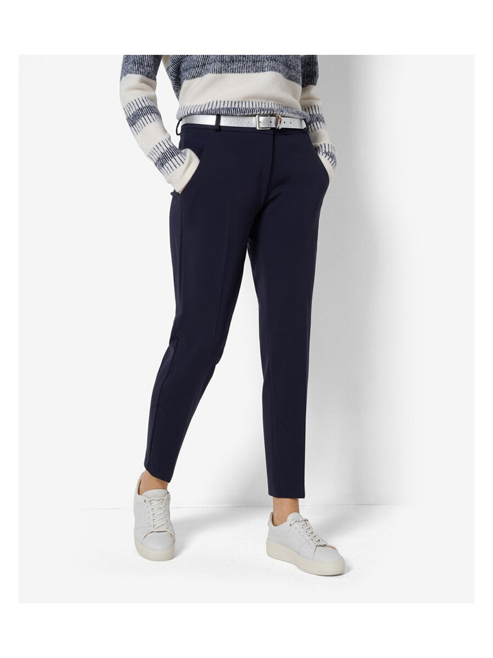 Donkerblauwe comfortabele broek met plooi Brax