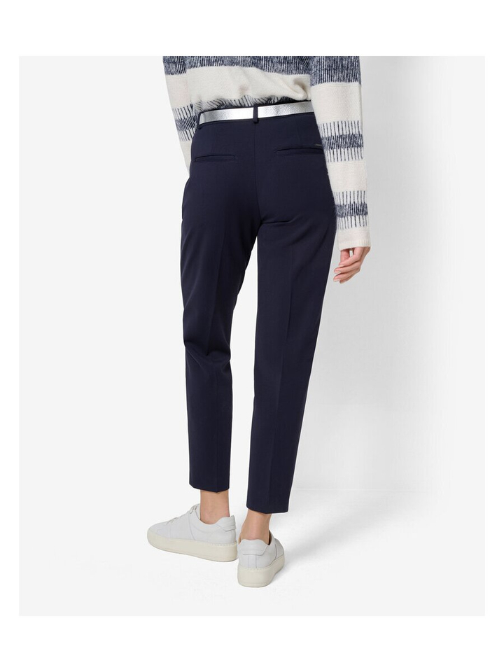 Donkerblauwe comfortabele broek met plooi Brax