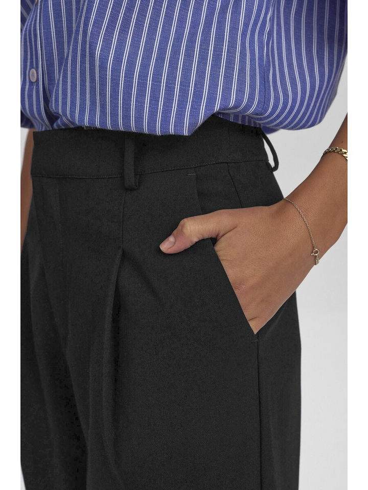 Zwarte wijde broek met bandplooi Mathy Numph