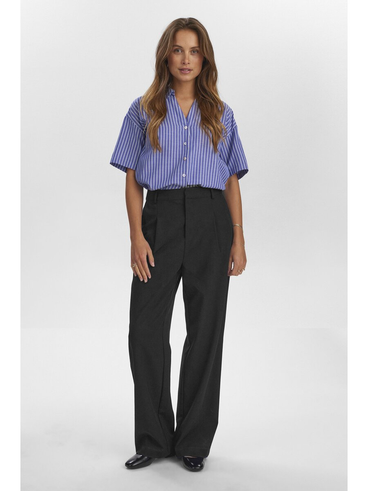 Zwarte wijde broek met bandplooi Mathy Numph