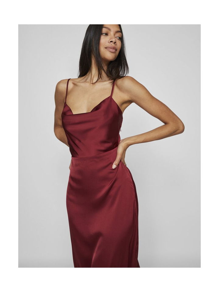 Wijnrode glanzende jurk met watervalhals Viravenna Vila