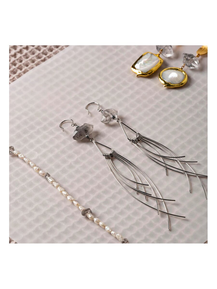 Lange symmetrische kwarts oorbellen Drop Murielle Perrotti