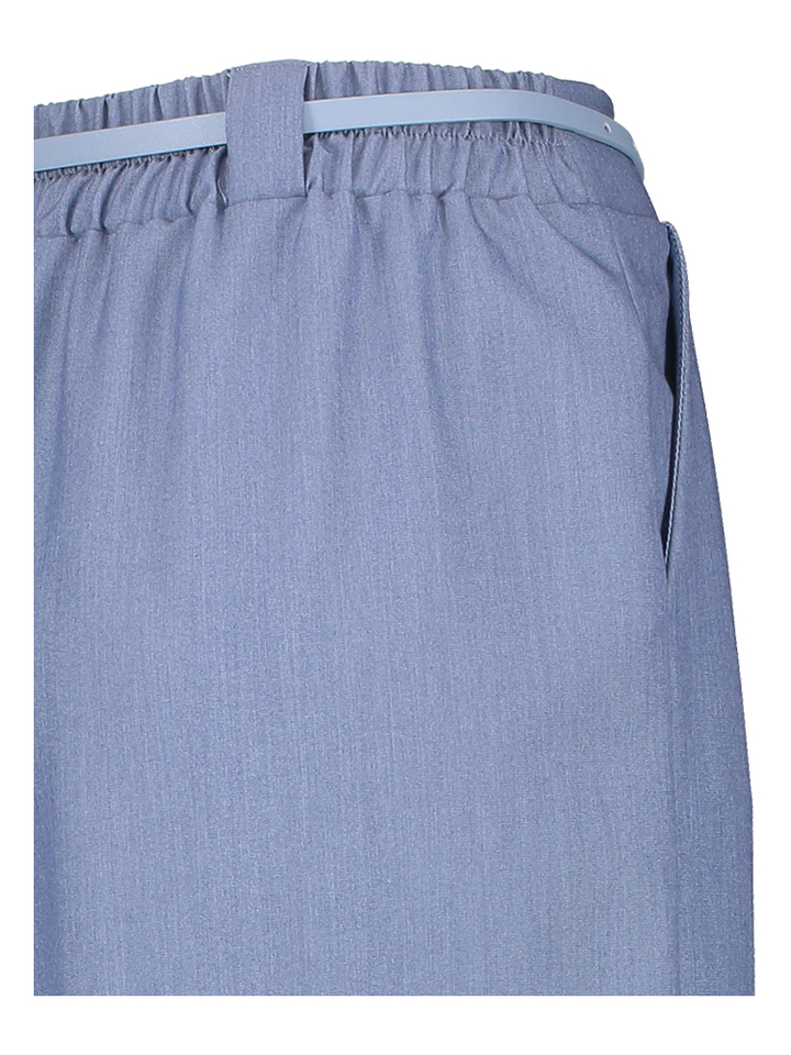 Blauwe losvallende broek met riem detail Rinascimento 