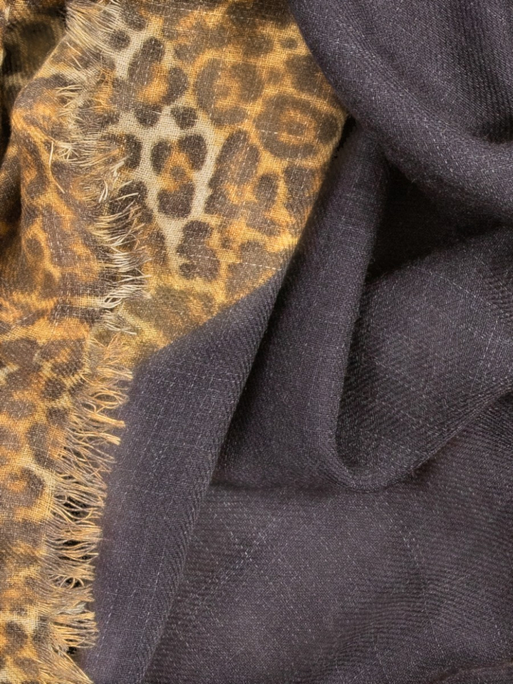Donkerblauwe sjaal met panterprint Sose Bellerose