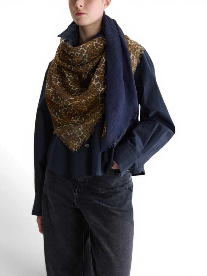 Donkerblauwe sjaal met panterprint Sose Bellerose