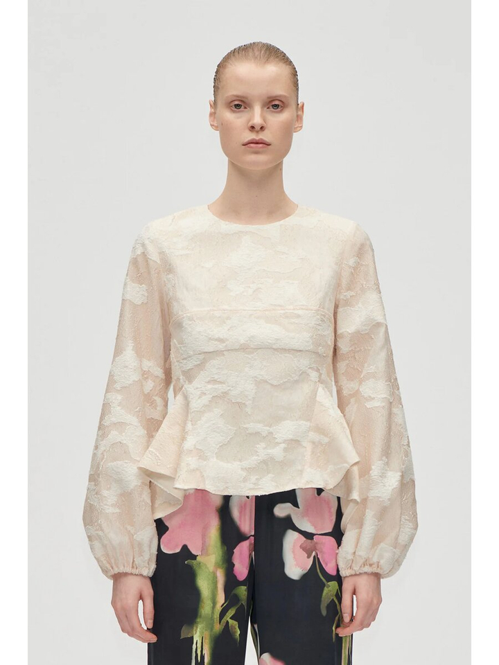 Beige bloes met structuur en franje onderaan Stine Goya 