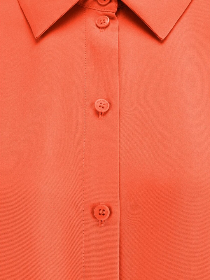 Oranje bloes in zijde Riani 