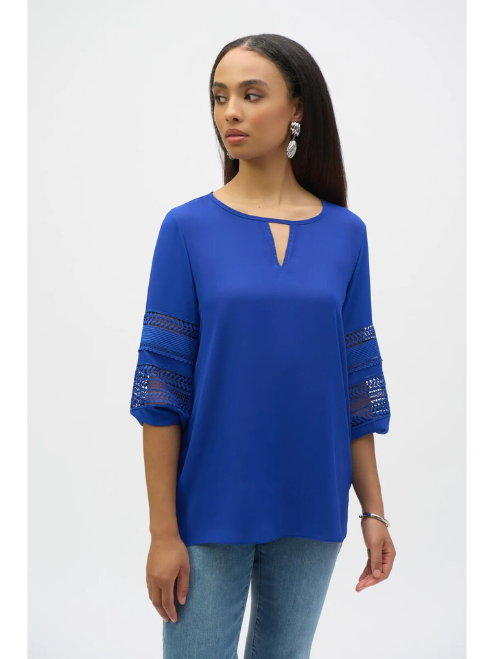 Blauwe blouse met detail aan de mouwen Joseph Ribkoff