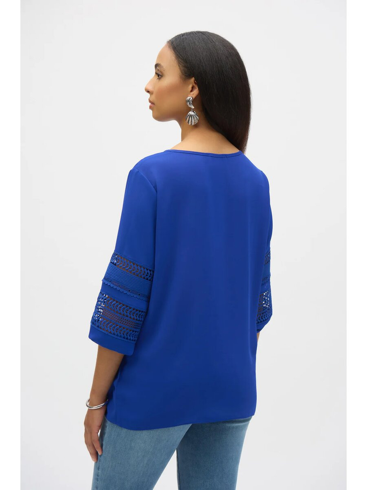 Blauwe blouse met detail aan de mouwen Joseph Ribkoff