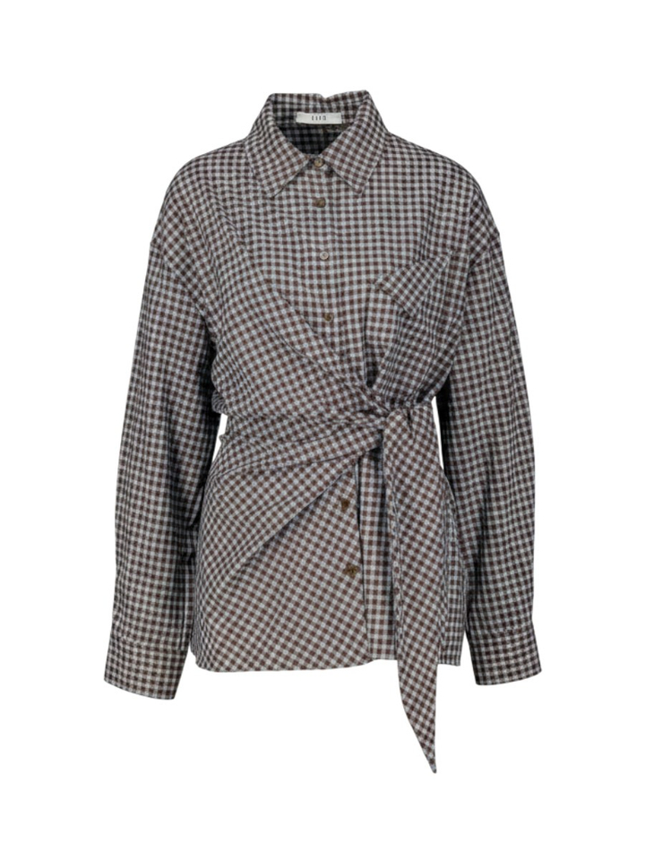 Bruine bloes met knoopdetail in blauwe ruit Eleh