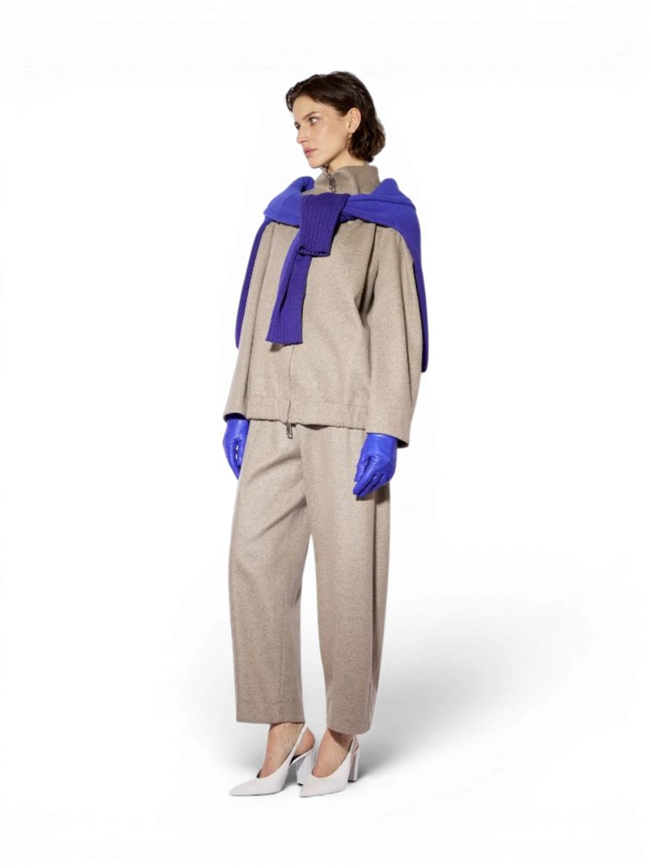 Zacht bruine comfortabele broek in ballon fit in kasjmier Liviana Conti