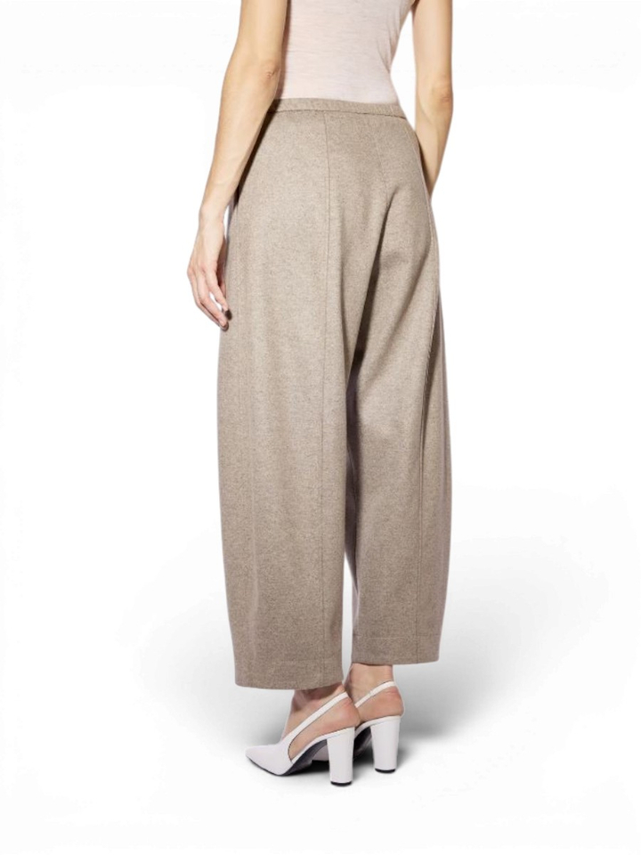 Zacht bruine comfortabele broek in ballon fit in kasjmier Liviana Conti