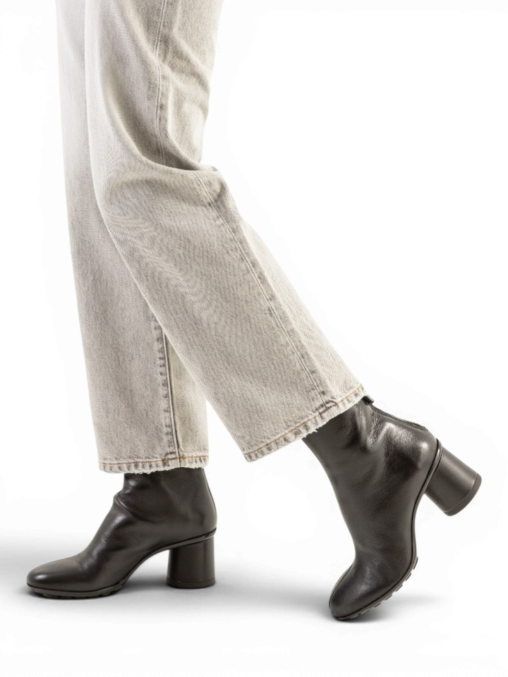 Zwarte laarzen met hak Curvy Bootie AGL
