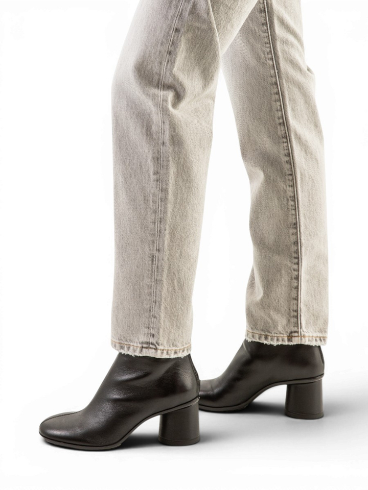 Zwarte laarzen met hak Curvy Bootie AGL