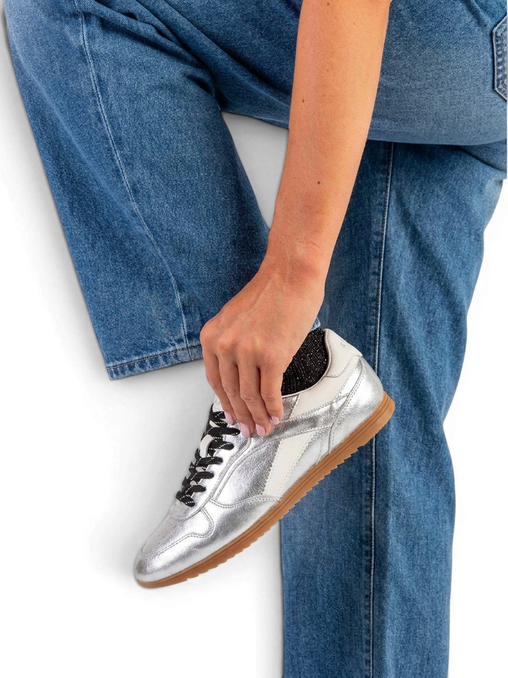 Zilverkleurige sneakers met zwart detail Track Boax Studio