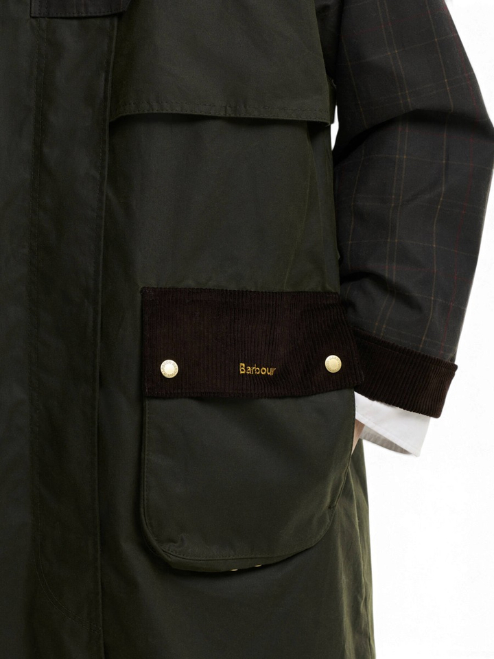Kaki jas met geruite mouwen en ribfluwelen details Barbour 