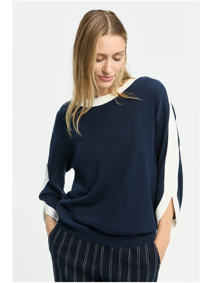 Blauwe trui met boothals detail ecru Azzuro Xandres