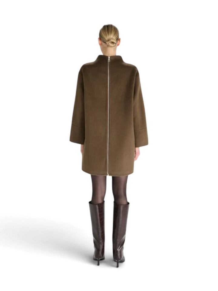 Bruin oversized wollen kleed met brede mouwboorden en ritssluiting achteraan Oscar