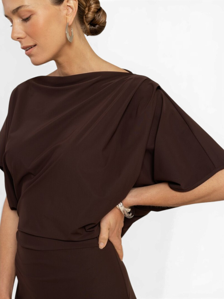 Bruine maxi-jurk met waterval hals Ineke Studio Anneloes 