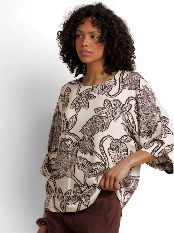 Creme kleurige bloes met bruine print Madison Flower Studio Anneloes