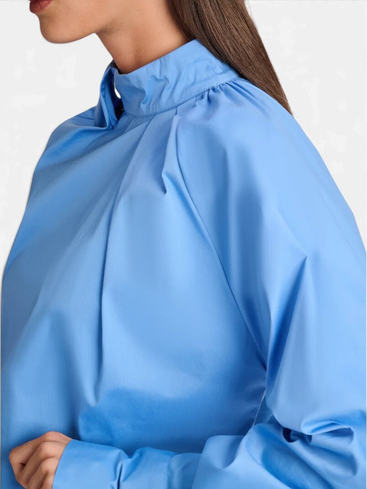 Blauwe blouse met detail aan de hals Vancouver March23