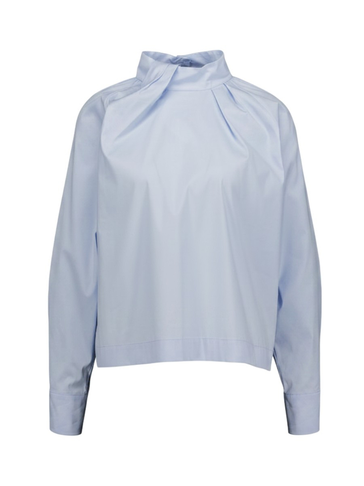 Lichtblauwe blouse met detail aan de hals Vancouver March23