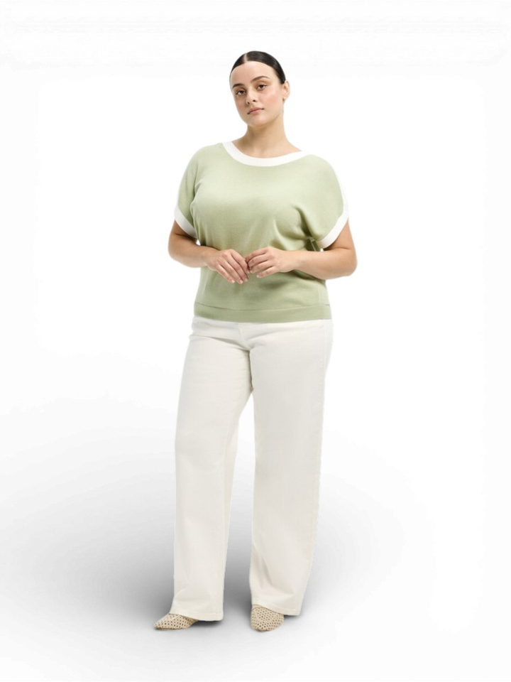 Groene pull met wit detail Amandine Xandres