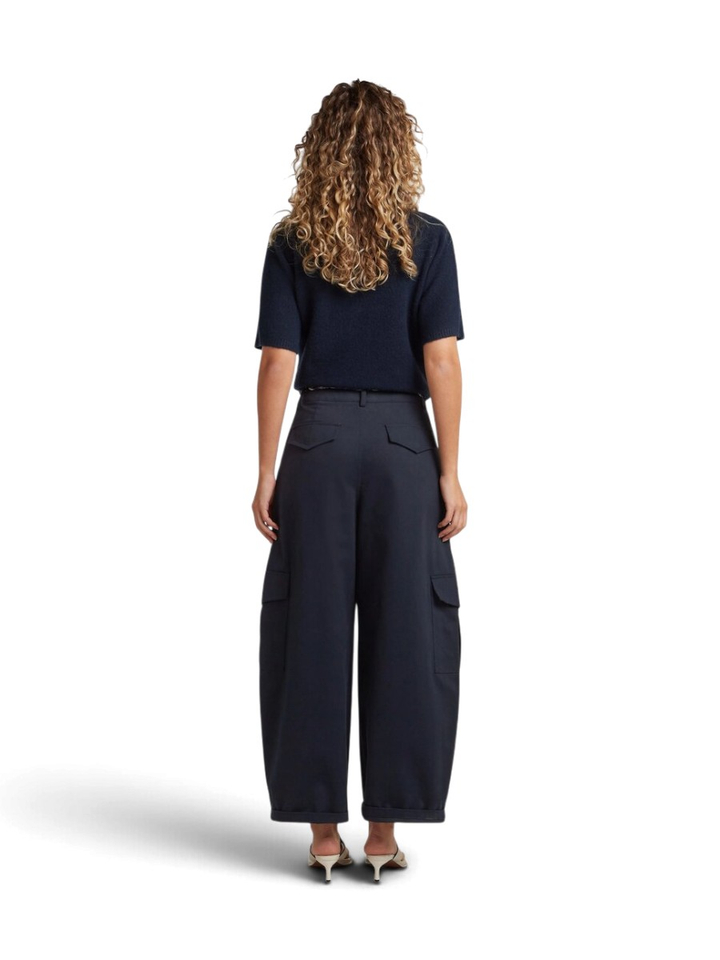 Donkerblauwe broek met zakken op zijkant en gevlochten ceintuur ZAZU Circle of Trust