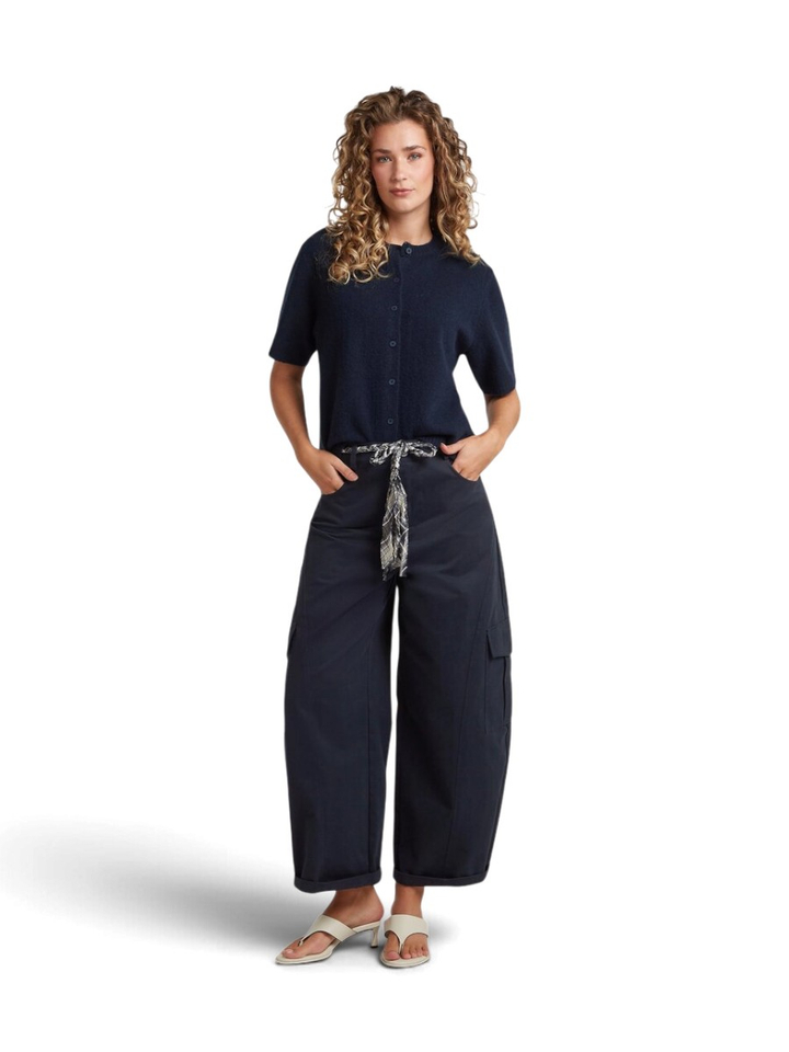 Donkerblauwe broek met zakken op zijkant en gevlochten ceintuur ZAZU Circle of Trust