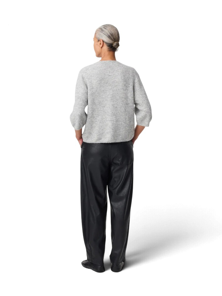 Zwarte barrel broek in lederlook Alba Knit-ted