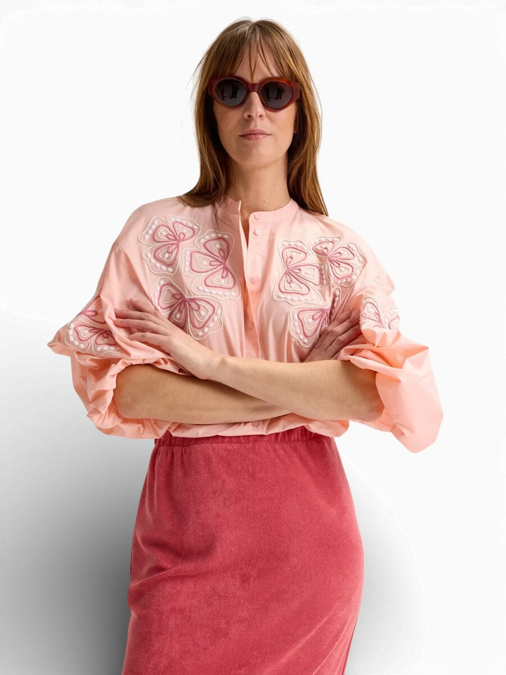 Roze blouse met bloemendetail May Judeas Mayerline 