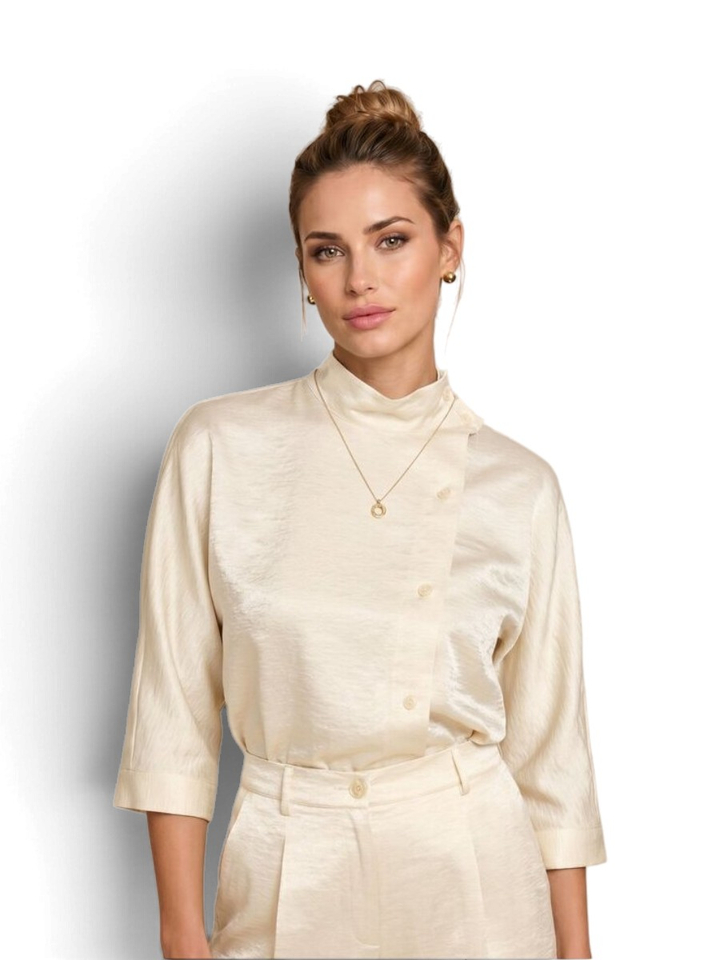 Beige glanzende bloes met knoopdetail Betty Due Amanti 