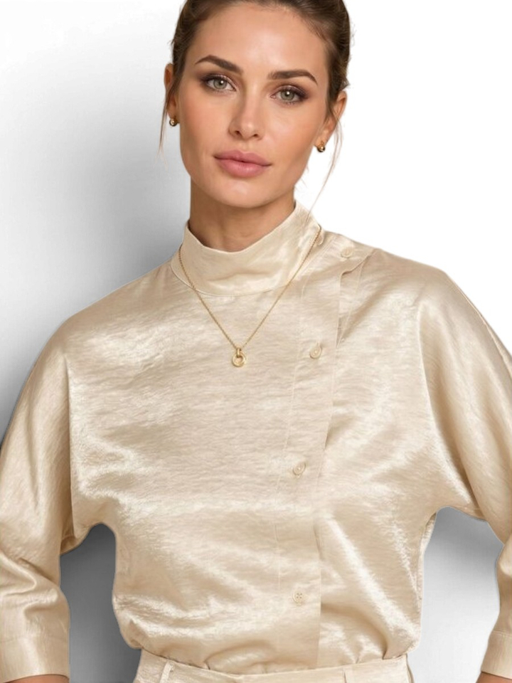 Beige glanzende bloes met knoopdetail Betty Due Amanti 