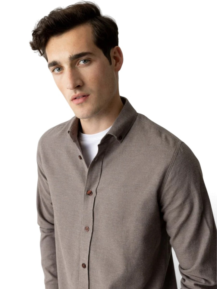 Bruin hemd regular fit Mos Mosh