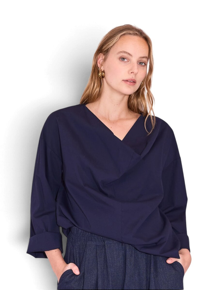 Donkerblauwe blouse met wijde kraag Jeree Nathalie Vleeschouwer
