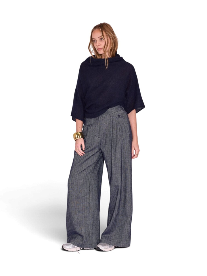 Blauwe wijde broek met print en bandplooi Guy Nathalie Vleeschouwer