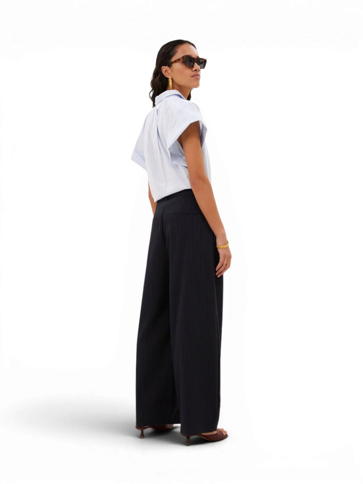 Blauwe wijde broek met bandplooi en fijne krijtstreep Frida By-Bar