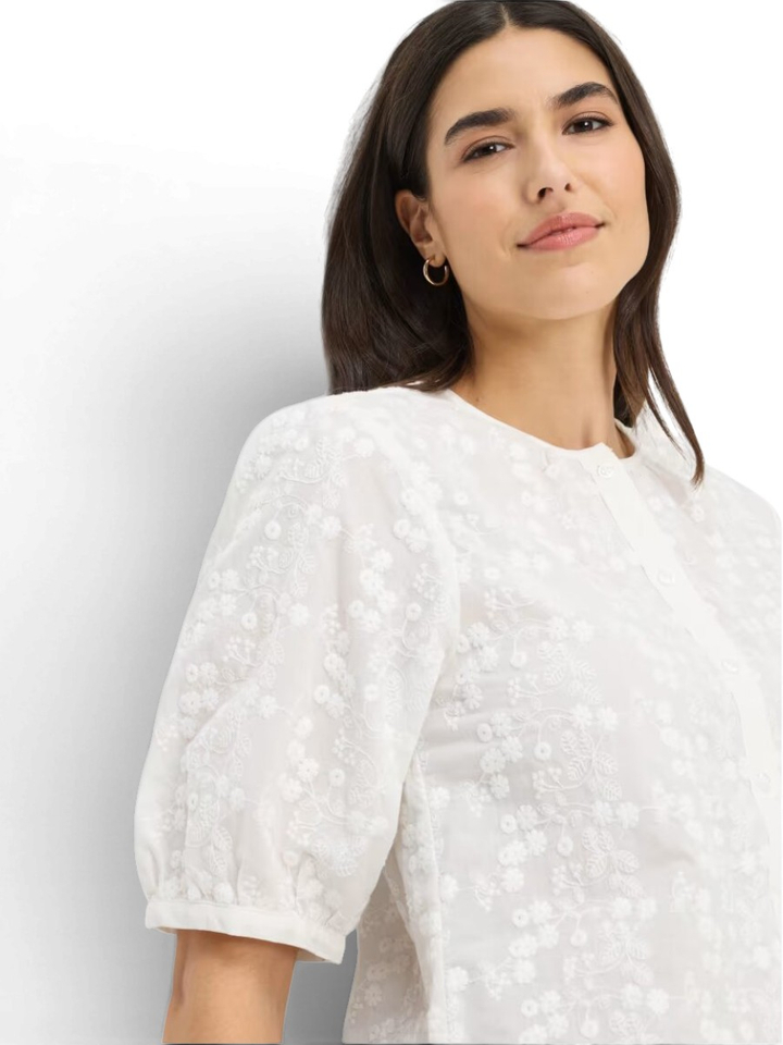 Witte bloes met geborduurde bloemen Brax 