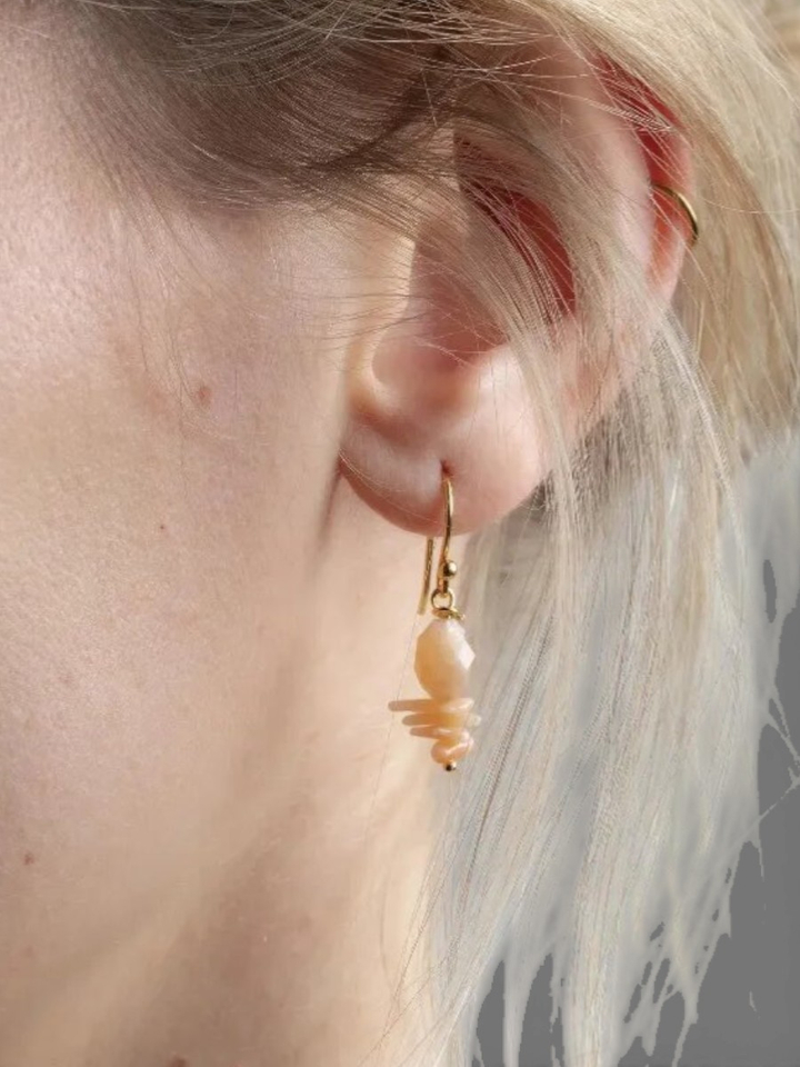 Gouden pink oorbellen Monica Murielle Perrotti 