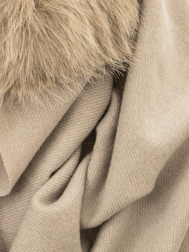 Beige sjaal met fluffy detail Wendy Rino Pelle