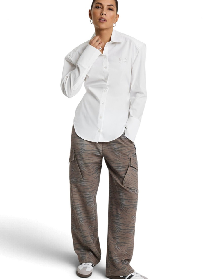 Witte blouse met epauletten en geborduurd logo Alix