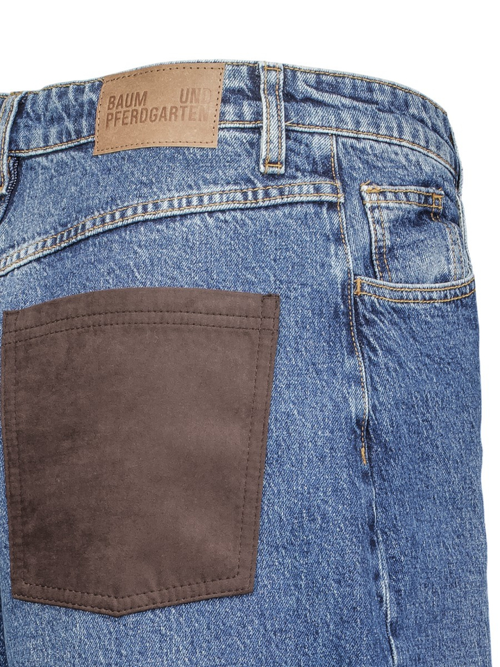 Donkerblauwe jeans met bruine achterzakken Nevin Baum Und Pferdgarten