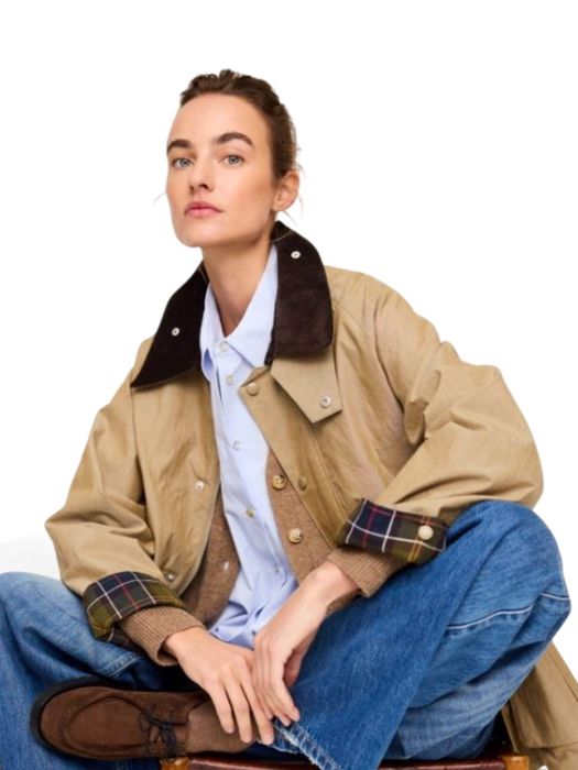 Beige korte trenchcoat met bruine ribfluwelen kraag