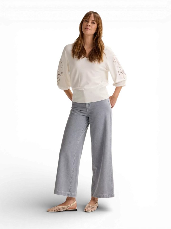 Witte pull met broderie aan de mouw Aagje Mayerline