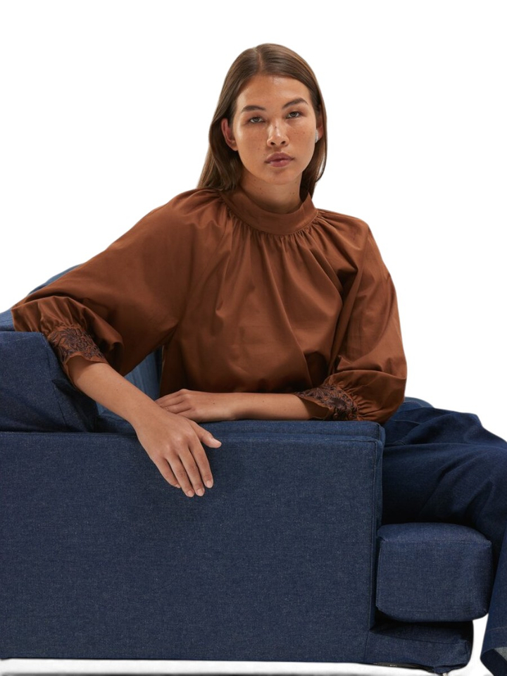 Bruine blouse met plooidetail Esenza Senso