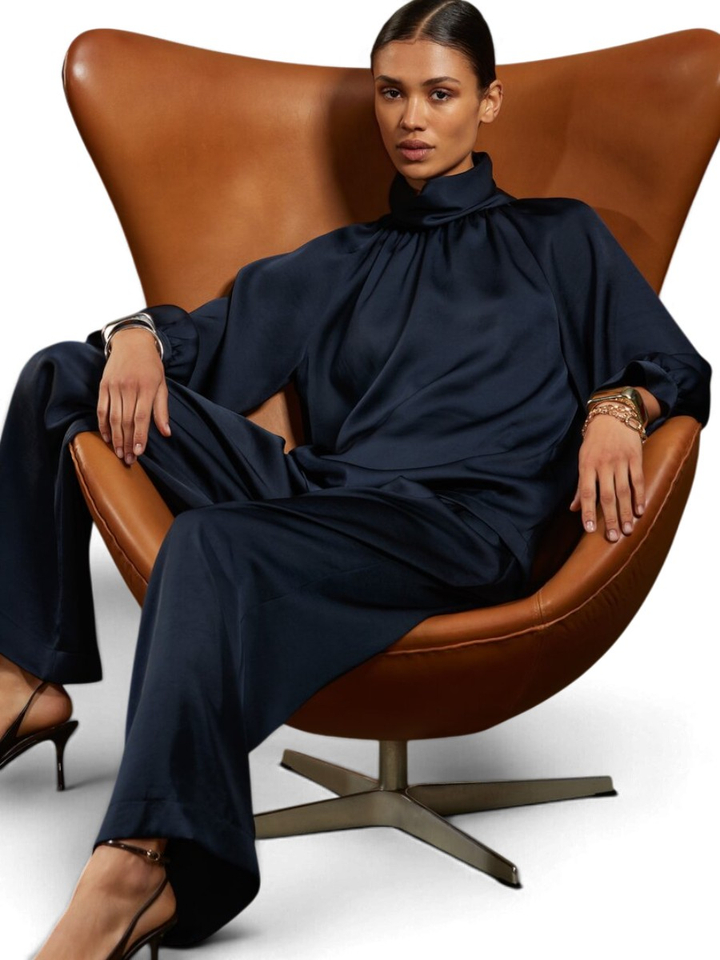 Donkerblauwe elegante blouse Inda Atmos 