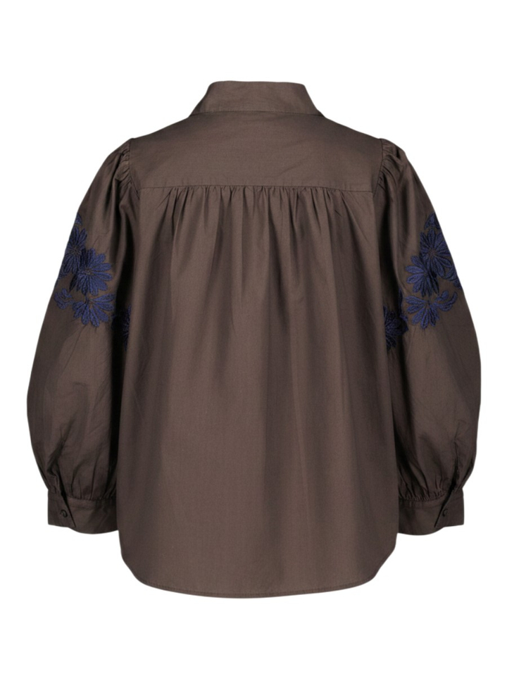 Bruine bloes met broderie Zera Atmos